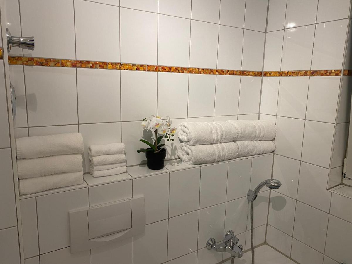 3 Zimmer Apartment In S-Bahn Naehe, 76 Qm, Max 5 Pers, 30Qm Dachterasse, Garage, Internet 1000 Mbit Gaertringen Экстерьер фото